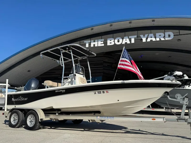 Slide: The Image of NauticStar 215 XTS Shallow Bay 2017 - 17