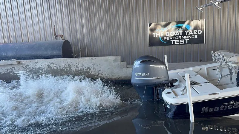 Slide: The Image of NauticStar 215 XTS Shallow Bay 2017 - 18