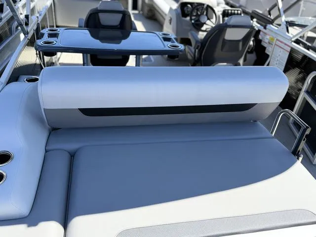 Slide: The Image of Princecraft VECTRA 25 RL TRITOON 225HP 2025 - 4