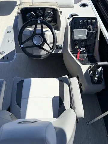 Slide: The Image of Princecraft VECTRA 25 RL TRITOON 225HP 2025 - 5