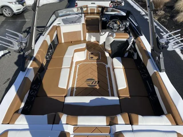 Slide: The Image of Malibu Wakesetter 23 LSV 2025 - 10