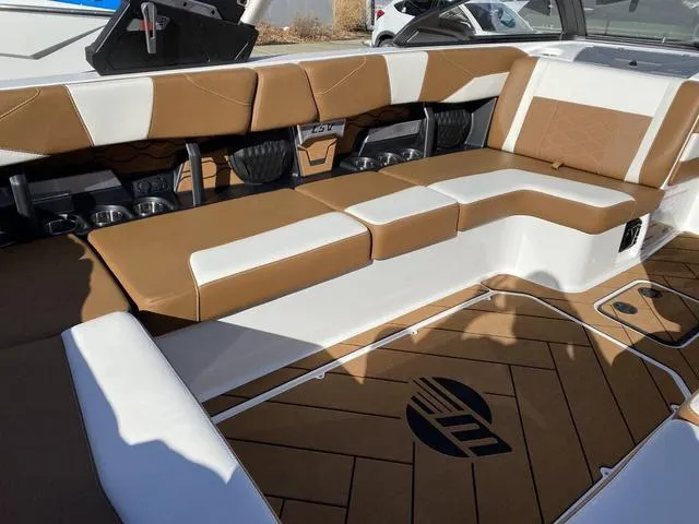 Slide: The Image of Malibu Wakesetter 23 LSV 2025 - 19