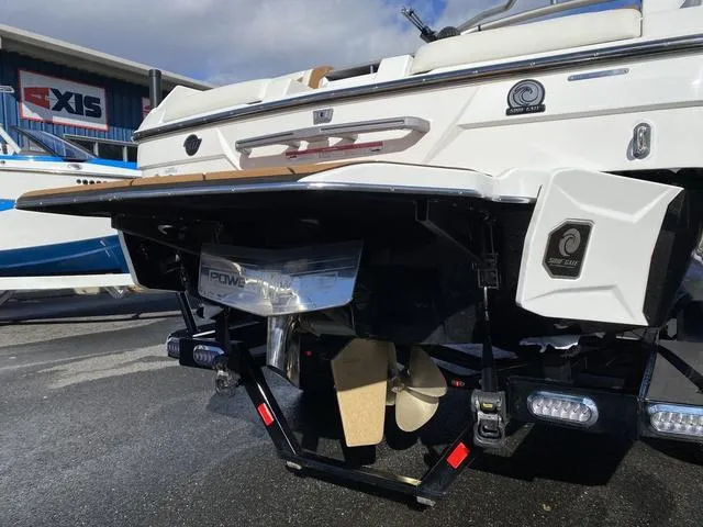 Slide: The Image of Malibu Wakesetter 23 LSV 2025 - 5