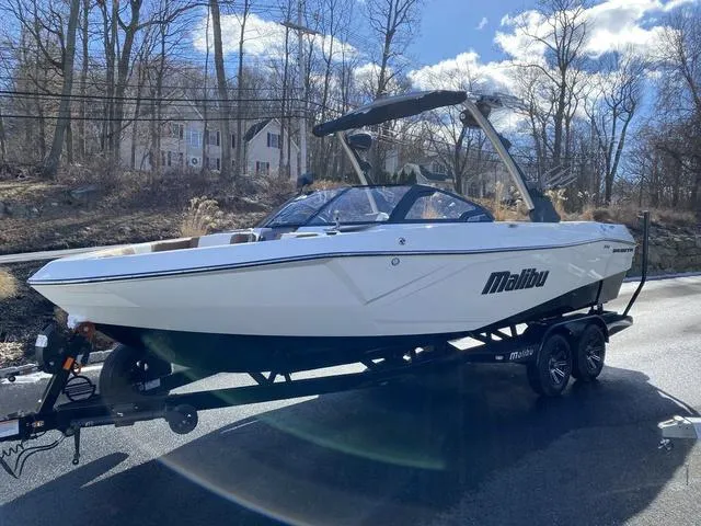 Slide: The Image of Malibu Wakesetter 23 LSV 2025 - 7