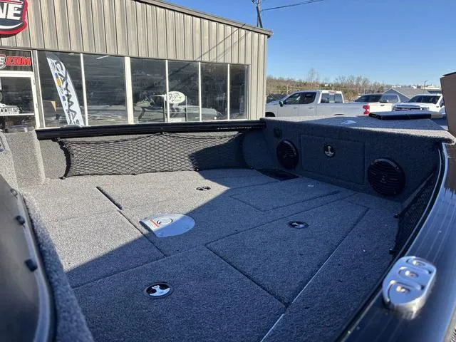 Slide: The Image of Lund 1775 Impact XS Sport 2025 - 6