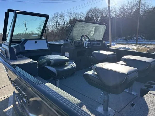 Slide: The Image of Lund 1775 Impact XS Sport 2025 - 8