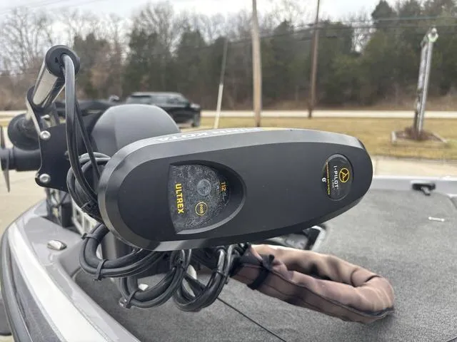 Slide: The Image of 2020 Skeeter FXR20 Limited boat with Minn Kota Ultrex trolling motor. - 11
