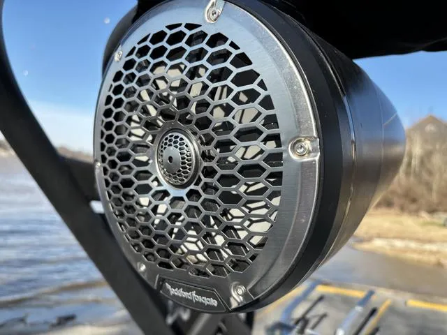 Slide: The Image of Heyday Wake Boats H22 2023 - 11