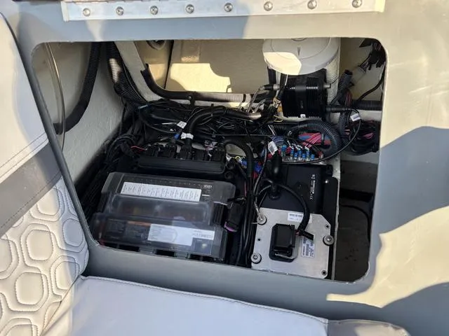 Slide: The Image of Heyday Wake Boats H22 2023 - 16