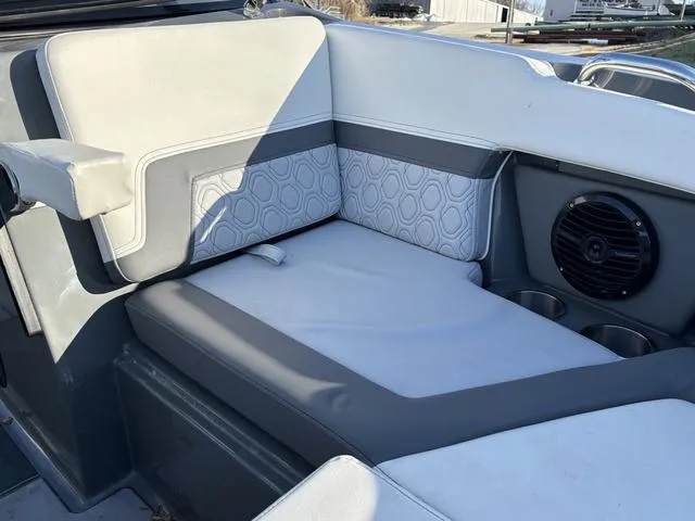 Slide: The Image of Heyday Wake Boats H22 2023 - 18