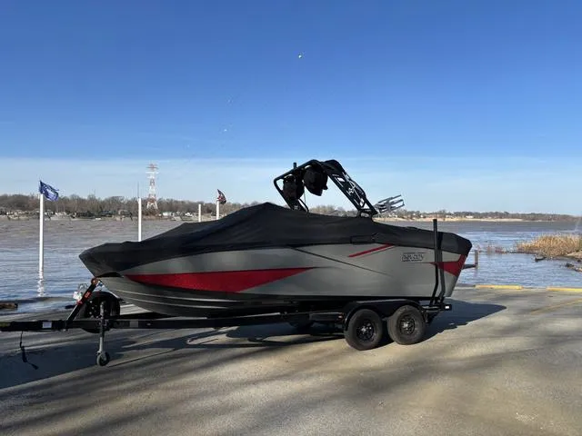 Slide: The Image of Heyday Wake Boats H22 2023 - 4