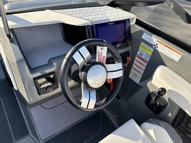 Slide: The Image of Heyday Wake Boats H22 2023 - 9