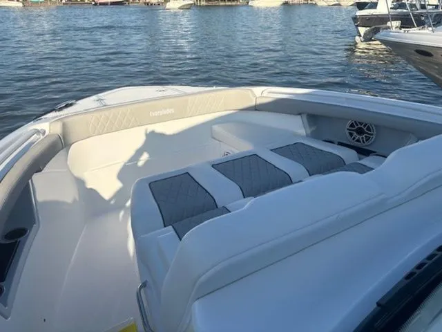 Slide: The Image of Everglades 367 CX 2026 - 10