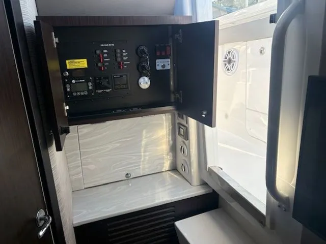 Slide: The Image of Everglades 367 CX 2026 - 14