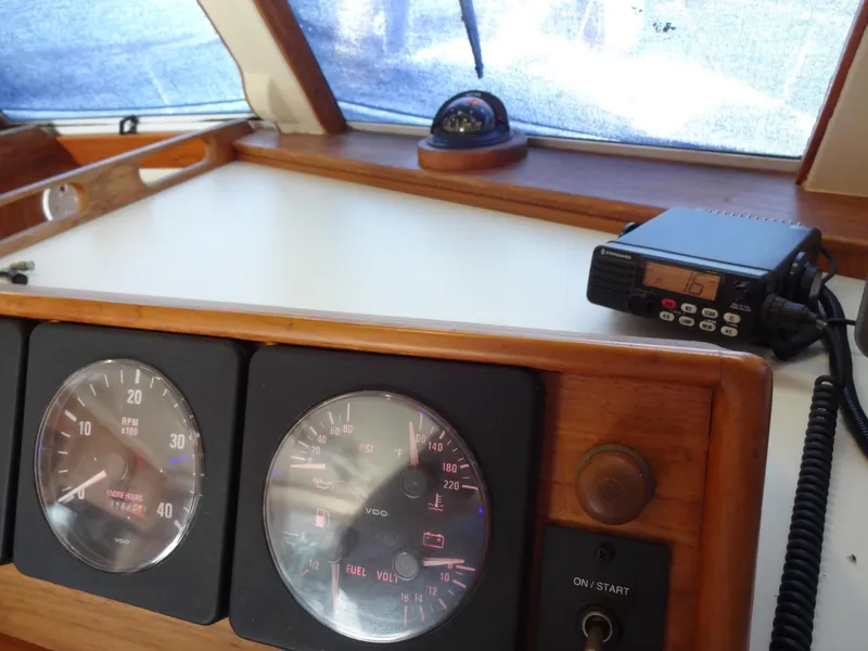Slide: The Image of Mainship 350 Trawler 1999 - 37
