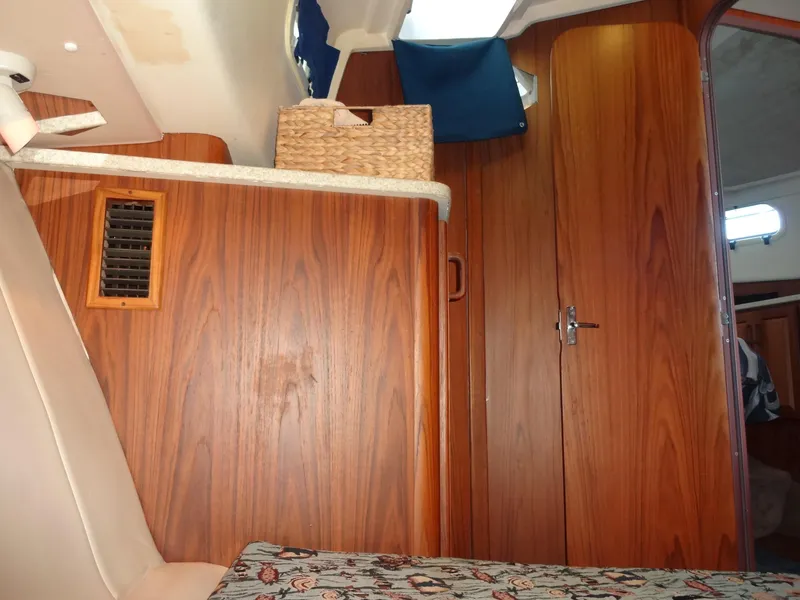 Slide: The Image of Mainship 350 Trawler 1999 - 47