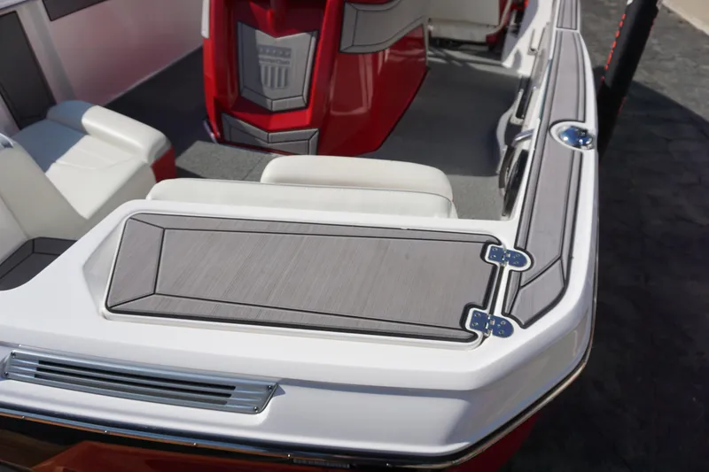 Slide: The Image of MasterCraft ProStar 2023 - 16