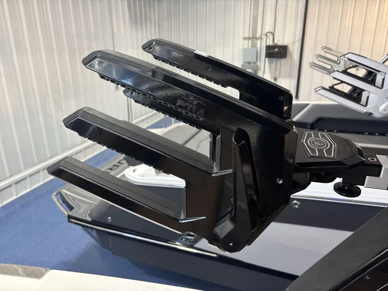 Slide: The Image of Cobalt R6 Surf 2025 - 17