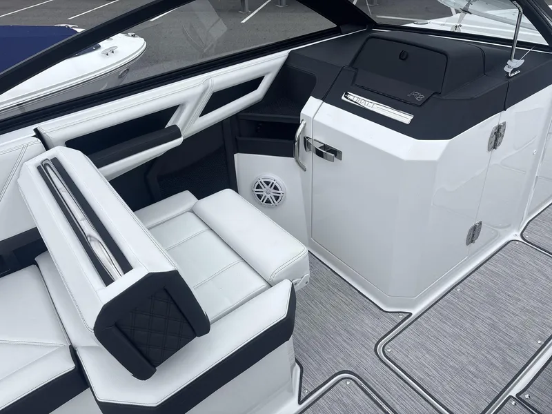 Slide: The Image of Cobalt R8 2025 - 15