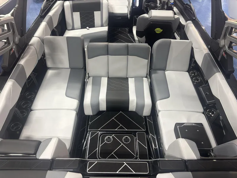 Slide: The Image of Malibu 23 LSV 2025 - 15