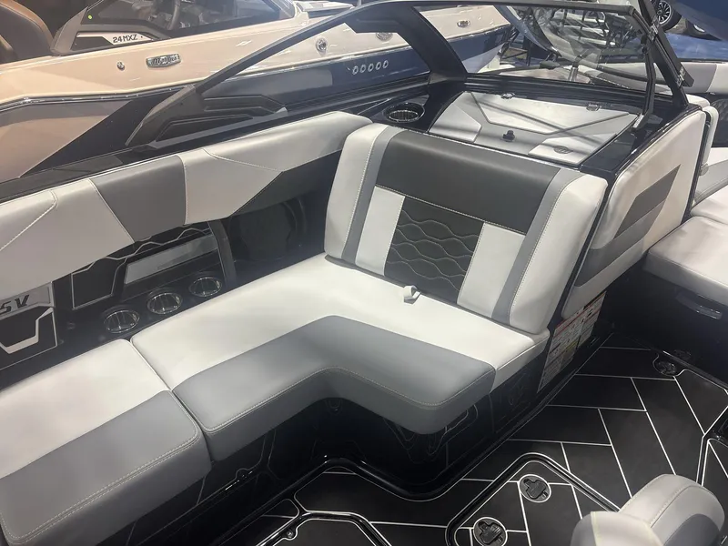 Slide: The Image of Malibu 23 LSV 2025 - 9