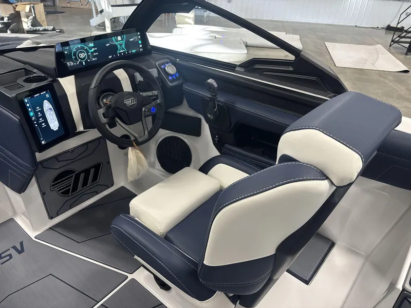 Slide: The Image of Malibu Wakesetter 25 LSV 2025 - 10