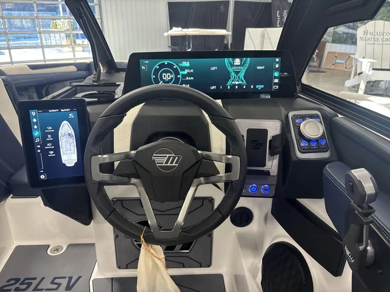 Slide: The Image of Malibu Wakesetter 25 LSV 2025 - 11