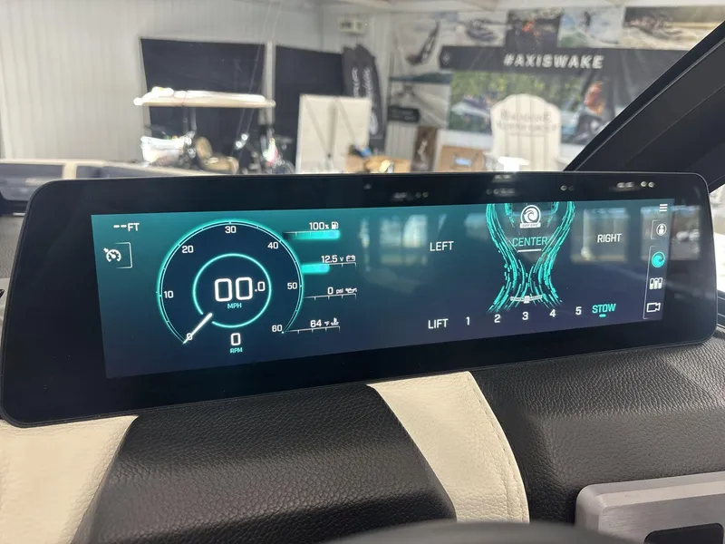 Slide: The Image of Malibu Wakesetter 25 LSV 2025 - 13