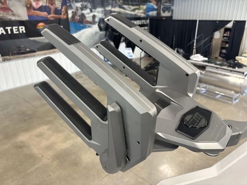 Slide: The Image of Malibu Wakesetter 25 LSV 2025 - 17