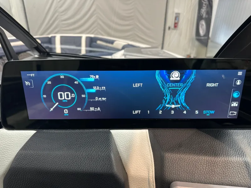 Slide: The Image of Malibu Wakesetter 25 LSV 2025 - 18