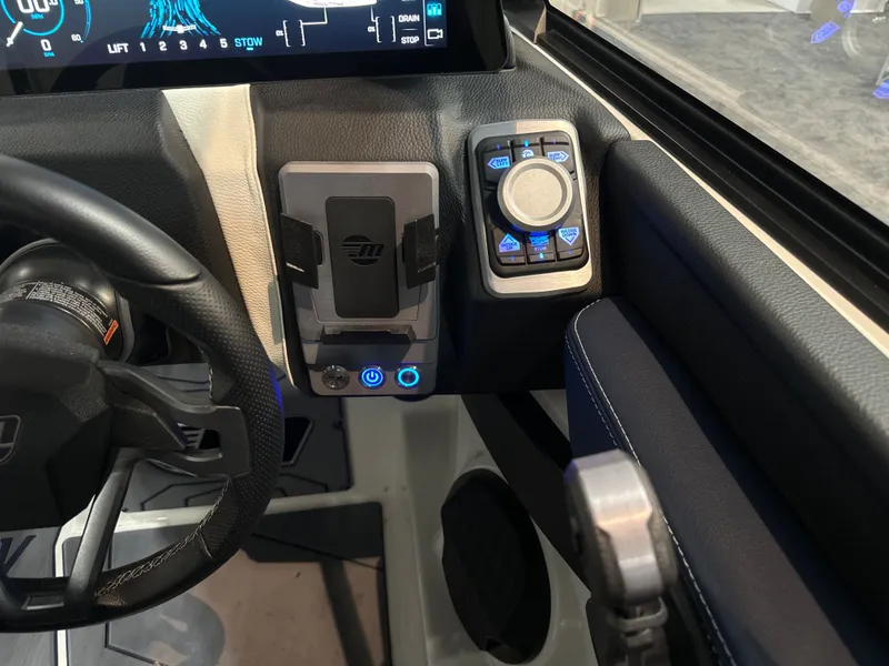 Slide: The Image of Malibu Wakesetter 25 LSV 2025 - 19