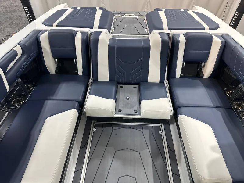 Slide: The Image of Malibu Wakesetter 25 LSV 2025 - 20