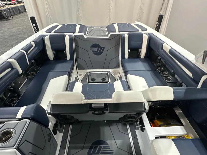 Slide: The Image of Malibu Wakesetter 25 LSV 2025 - 24
