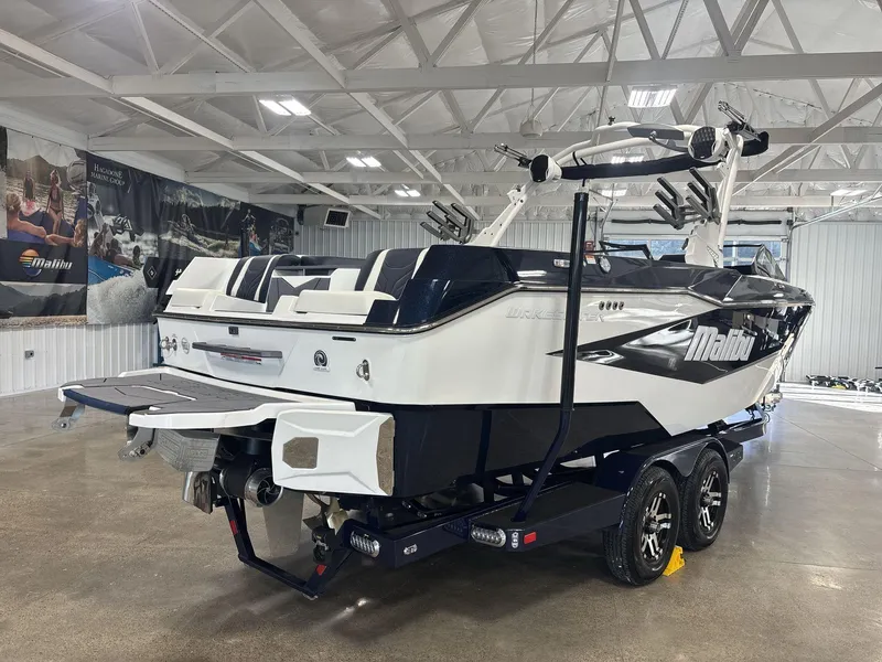 Slide: The Image of Malibu Wakesetter 25 LSV 2025 - 4
