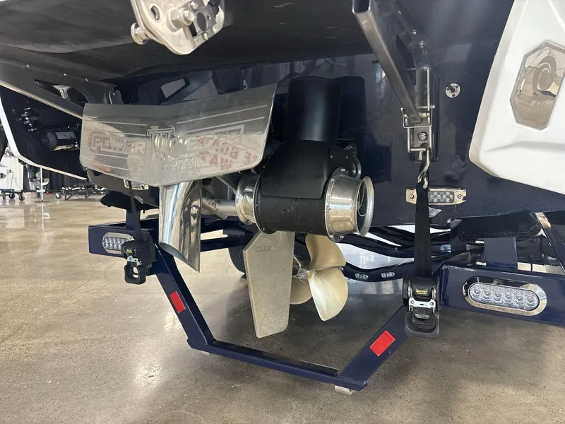 Slide: The Image of Malibu Wakesetter 25 LSV 2025 - 5