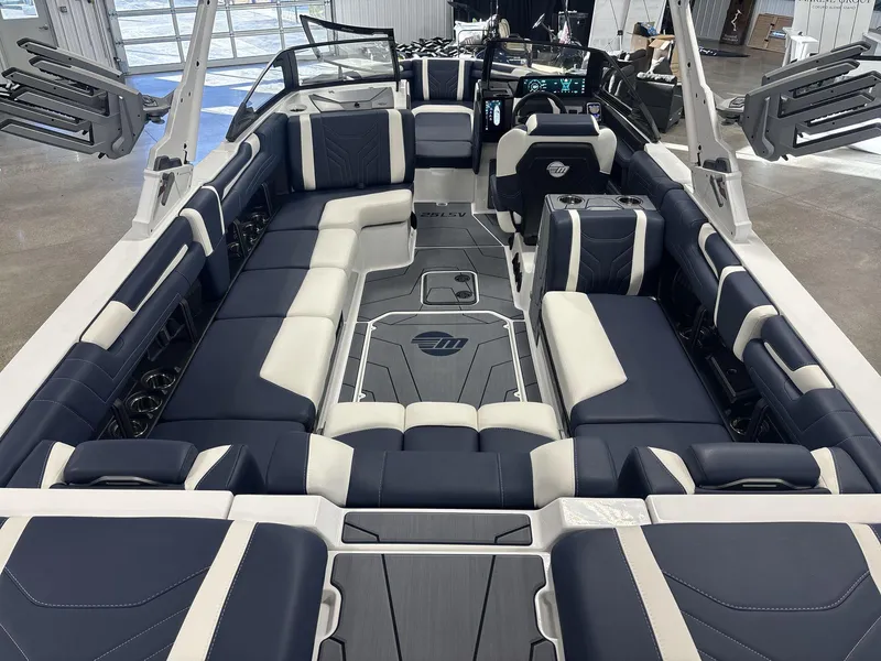 Slide: The Image of Malibu Wakesetter 25 LSV 2025 - 6