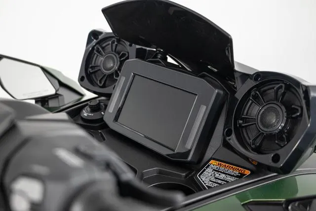 Slide: The Image of Kawasaki Ultra® 160LX 2025 - 10