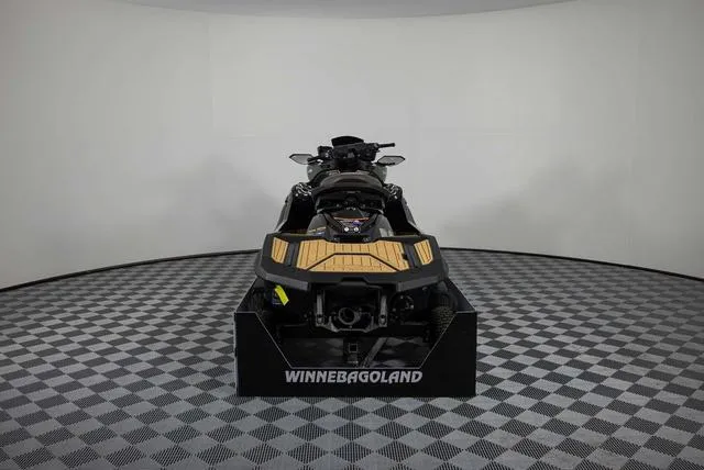 Slide: The Image of Kawasaki Ultra® 160LX 2025 - 4