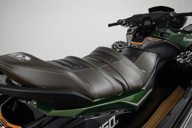 Slide: The Image of Kawasaki Ultra® 160LX 2025 - 6