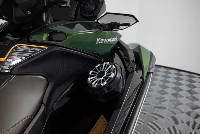 Slide: The Image of Kawasaki Ultra® 160LX 2025 - 7