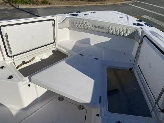 Slide: The Image of Garmin camera mounted on 2022 Everglades 235CC boat under clear blue sky. - 22