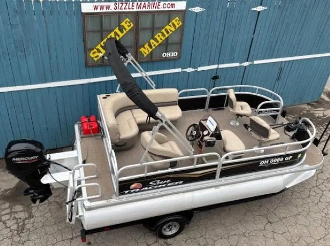 Slide: The Image of 2021 Sun Tracker Bass Buggy 16 XL pontoon boat at Sizzle Marine, Ohio. - 5