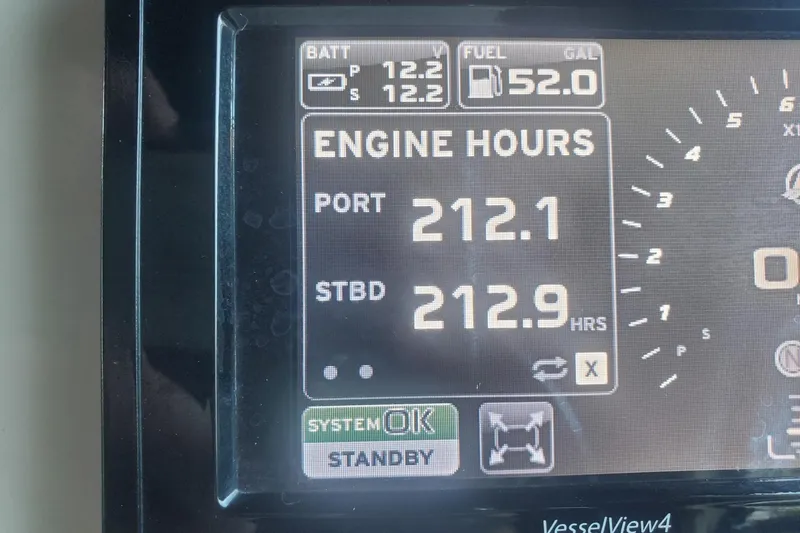 Slide: The Image of Display panel showing engine hours for 2017 Boston Whaler 320 Vantage boat. - 5