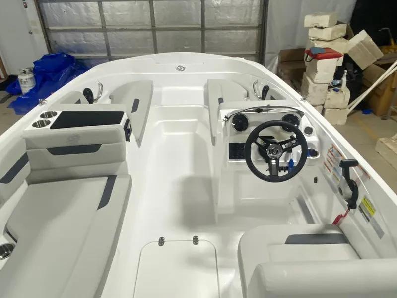 Slide: The Image of Hurricane SunDeck Sport 185 OB 2025 - 10