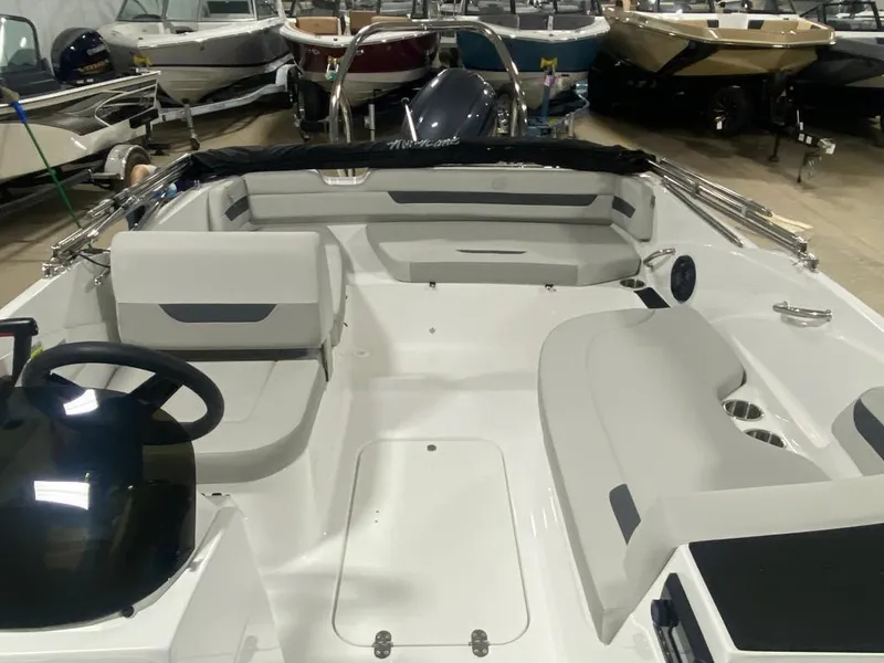 Slide: The Image of Hurricane SunDeck Sport 185 OB 2025 - 11