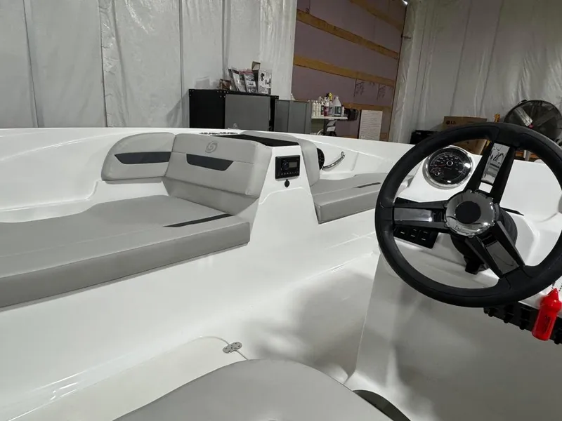 Slide: The Image of Hurricane SunDeck Sport 185 OB 2025 - 7