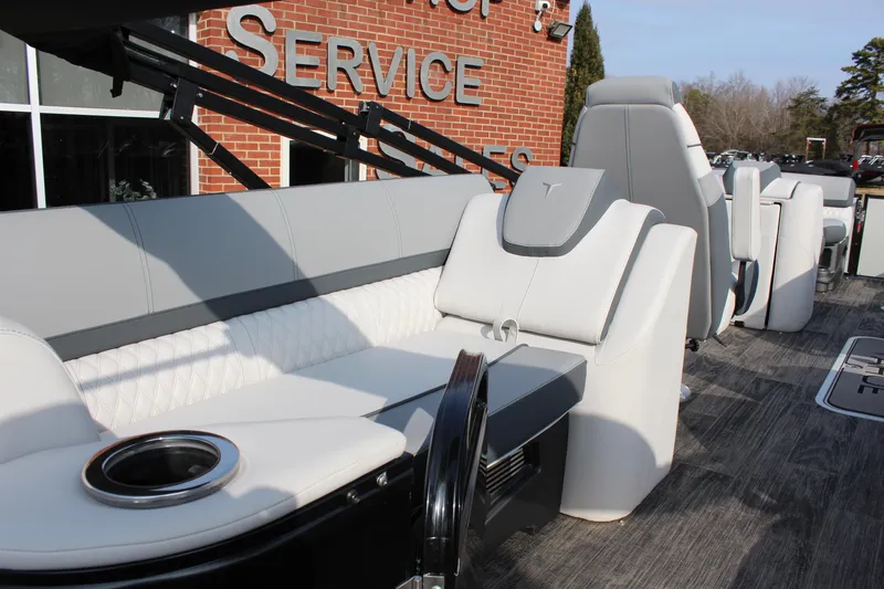 Slide: The Image of 2025 Tahoe Pontoon Cascade QLS with Suzuki 200, featuring luxurious seating and modern design. - 6
