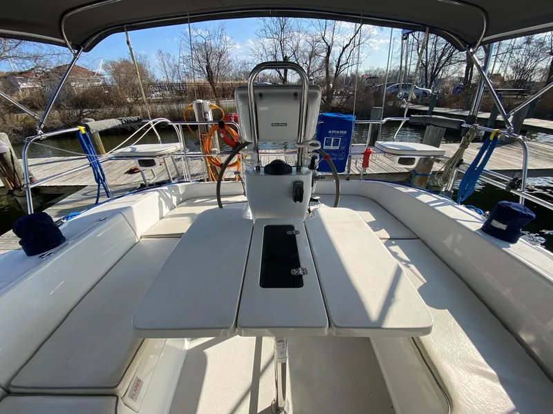 Slide: The Image of 2004 Catalina 350 Glamorgan - 12