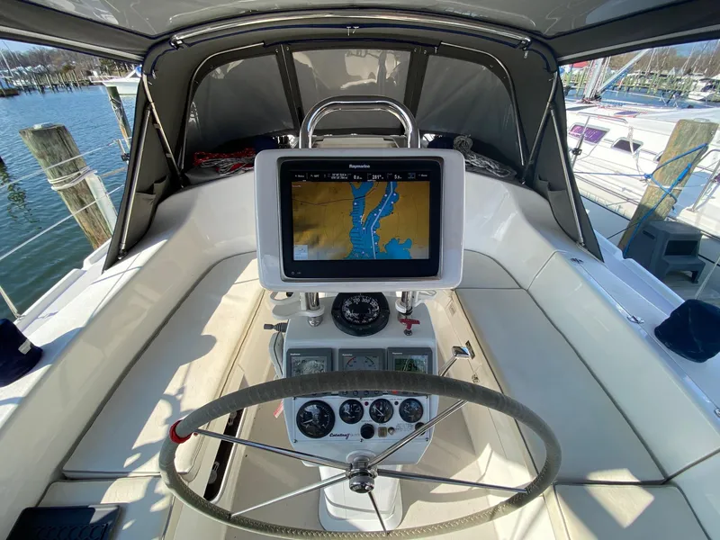 Slide: The Image of 2004 Catalina 350 Glamorgan - 14