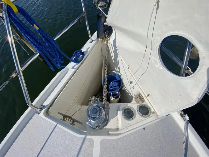 Slide: The Image of 2004 Catalina 350 Glamorgan - 22